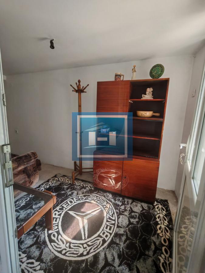 Kuća sa tri zasebne stambene jedinice