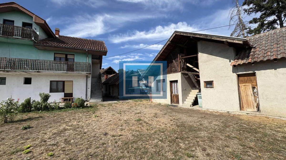 Ozakonjena kuća na 4km od grada-5,61a placa i dva pomoćna objekta