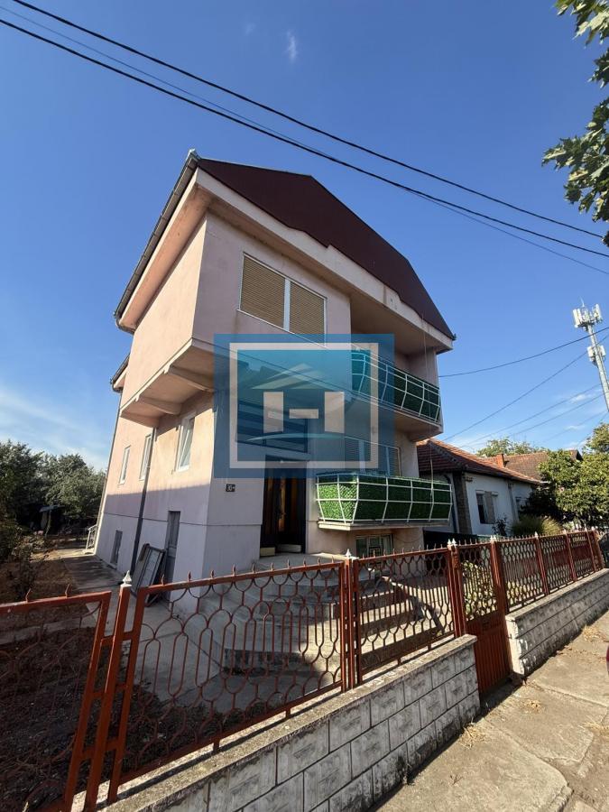 Izdaje se prostrana kuća površine 300 m² sa dvorištem u Ćupriji