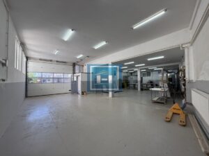 IZDAJE SE HALA SA KANCELARIJAMA STANOM I DIREKTORSKOM KANCELARIJOM U INDUSTRIJSKOJ ZONI
