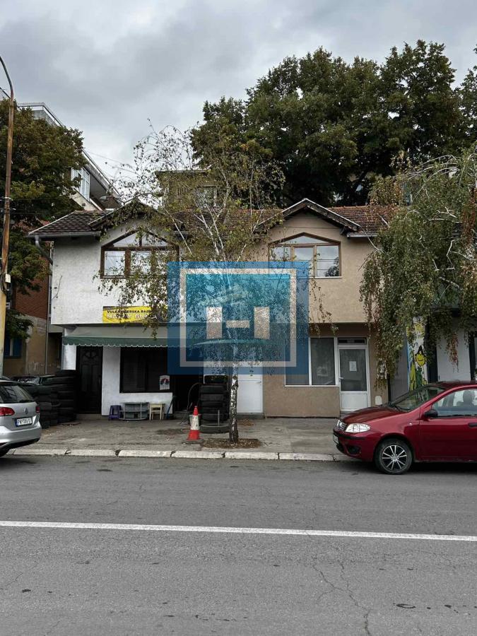 Poslovni prostor na dva nivoa – idealan za kancelariju, salon lepote ili druge poslovne namene