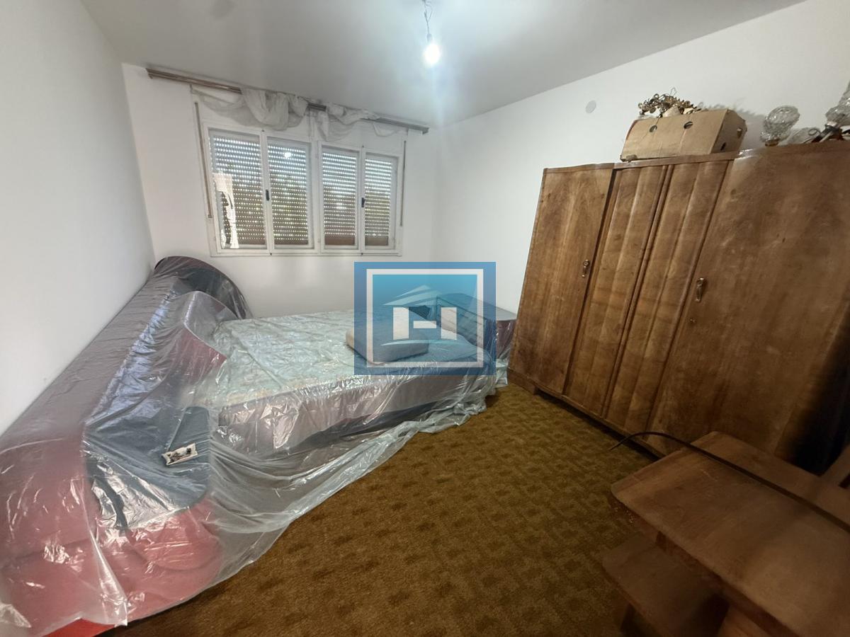 Izdaje se prostrana kuća površine 300 m² sa dvorištem u Ćupriji