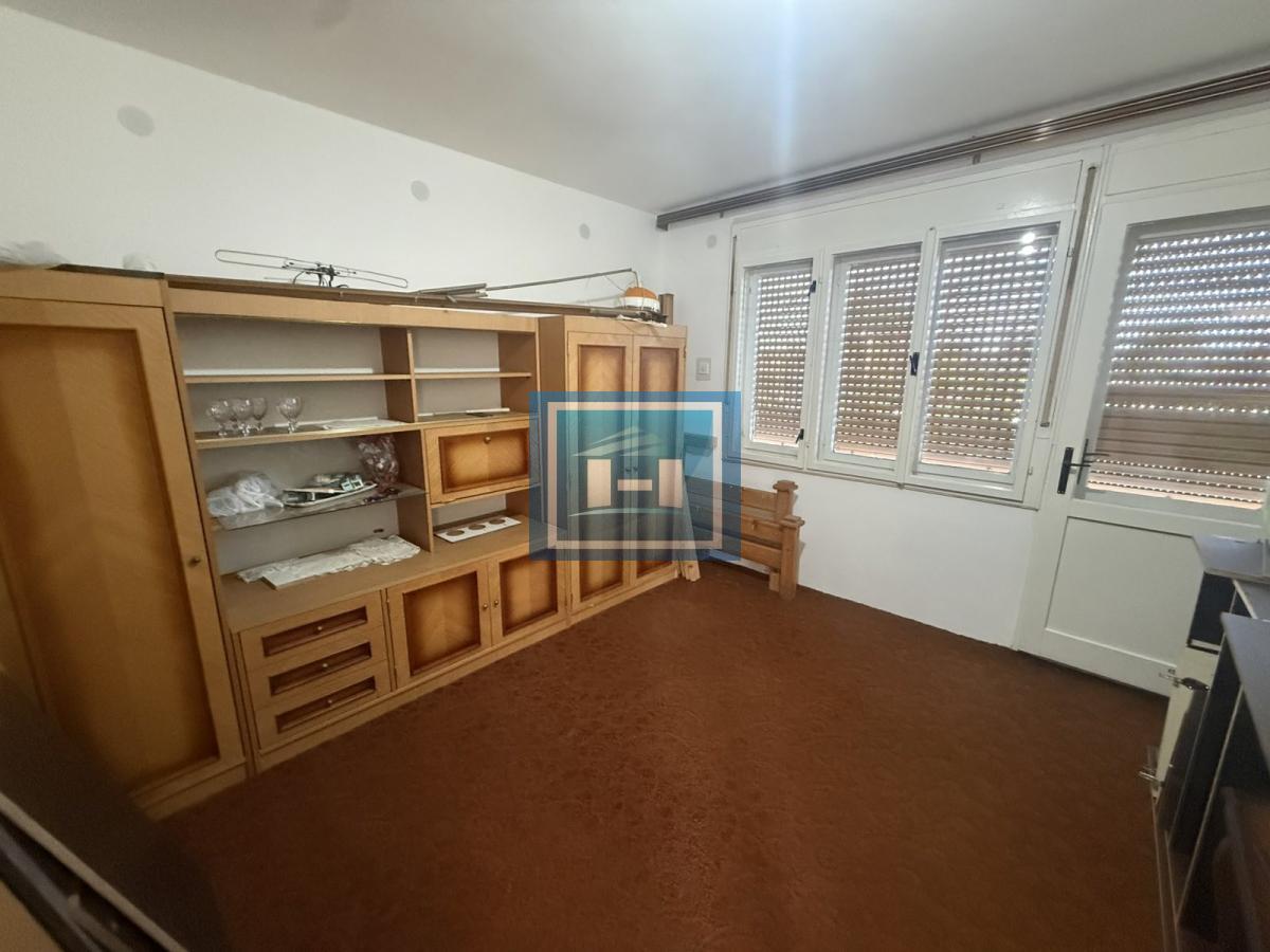 Izdaje se prostrana kuća površine 300 m² sa dvorištem u Ćupriji