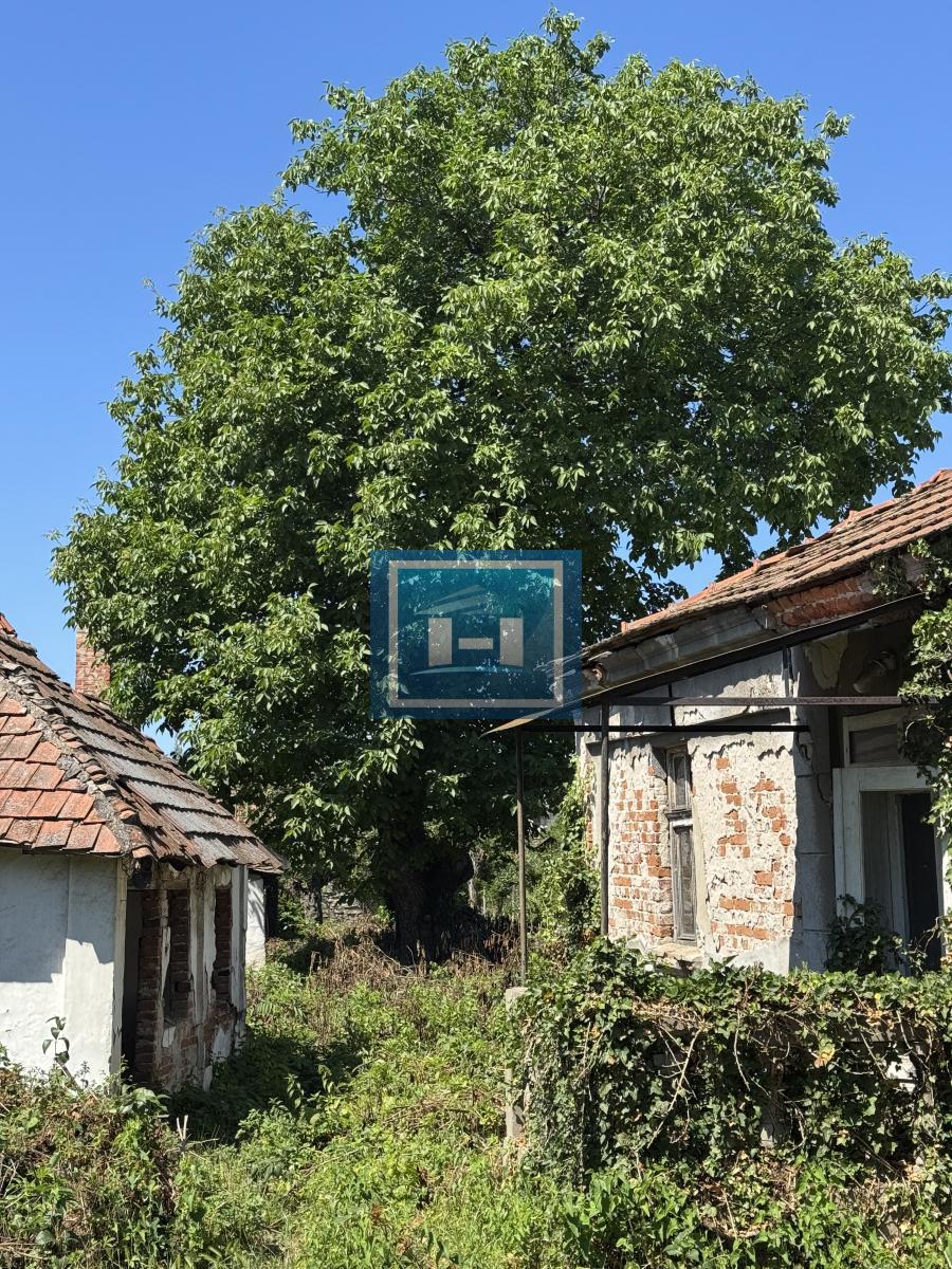 DVE KUĆE – JEDNA PARCELA, ODLIČNA PRILIKA!