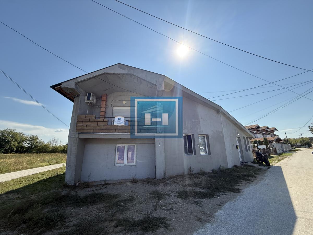Prostrana porodična kuća ,nameštena, useljiva i sa odličnim potencijalom