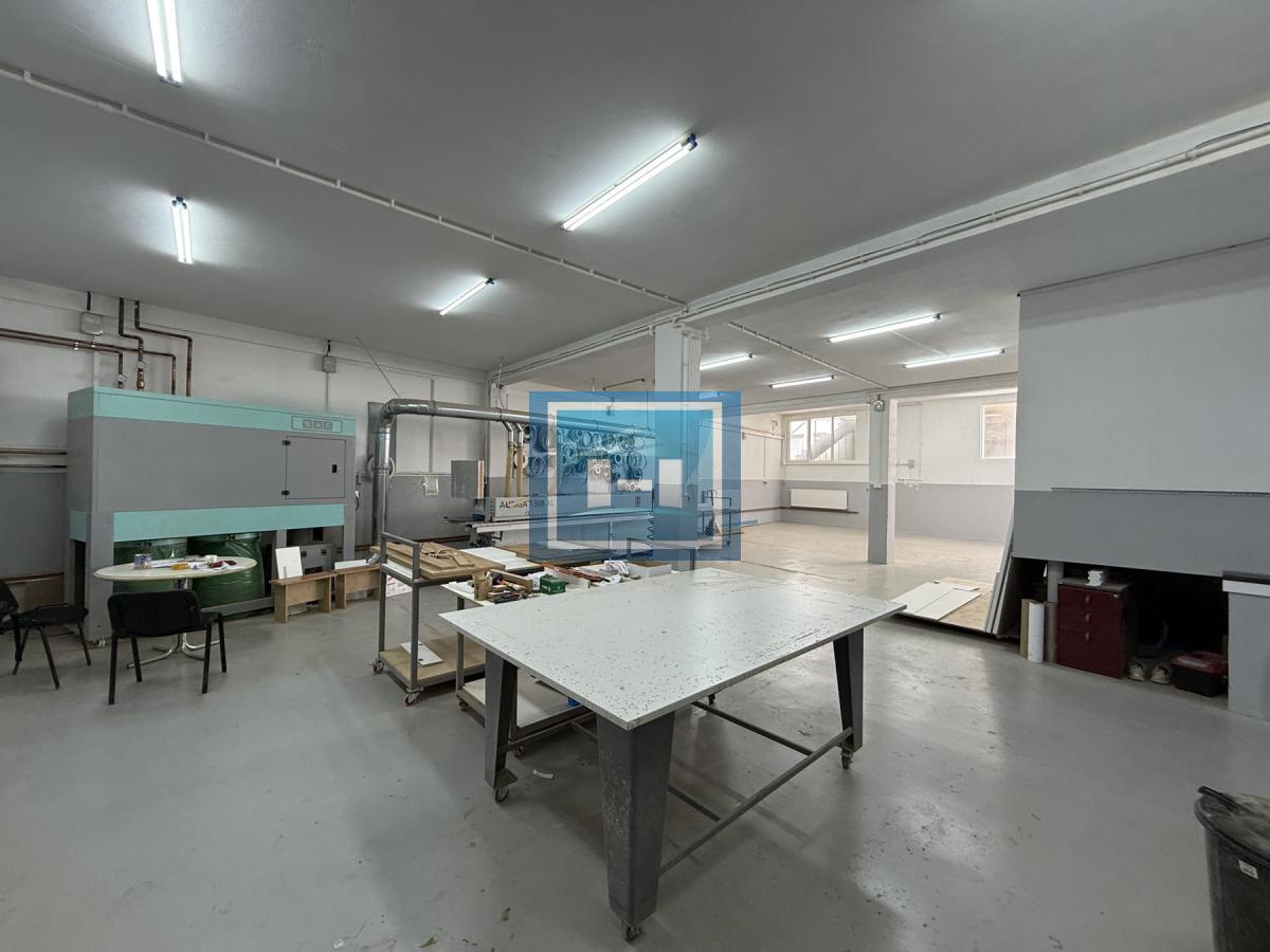 IZDAJE SE HALA SA KANCELARIJAMA STANOM I DIREKTORSKOM KANCELARIJOM U INDUSTRIJSKOJ ZONI