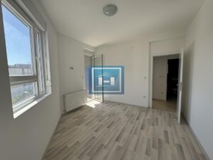 Prostran stan 70 m² sa tri spavaće sobe – Centar Ćuprije