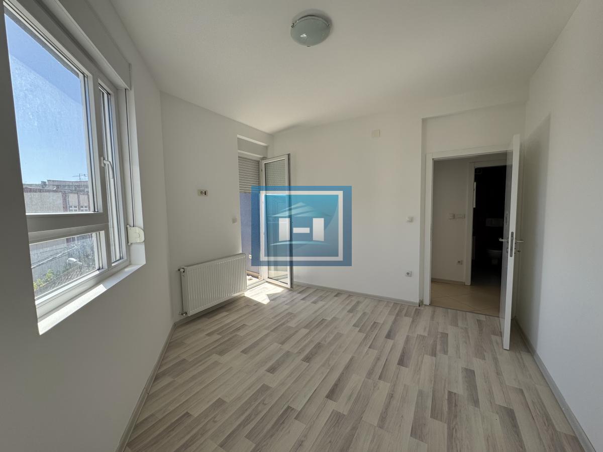 Prostran stan 70 m² sa tri spavaće sobe – Centar Ćuprije