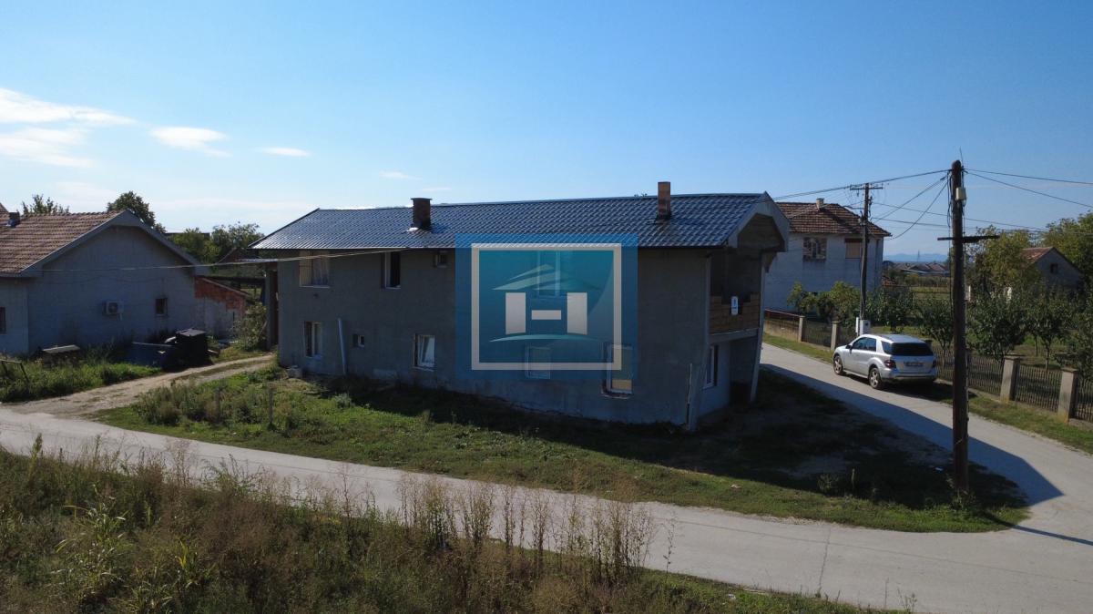 Prostrana porodična kuća ,nameštena, useljiva i sa odličnim potencijalom