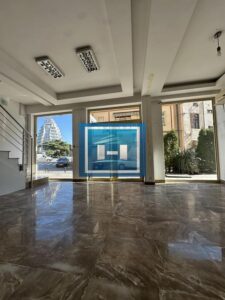 CENTAR. ATRAKTIVNA LOKACIJA. 85 m². SPREMAN ZA VAŠ BIZNIS.