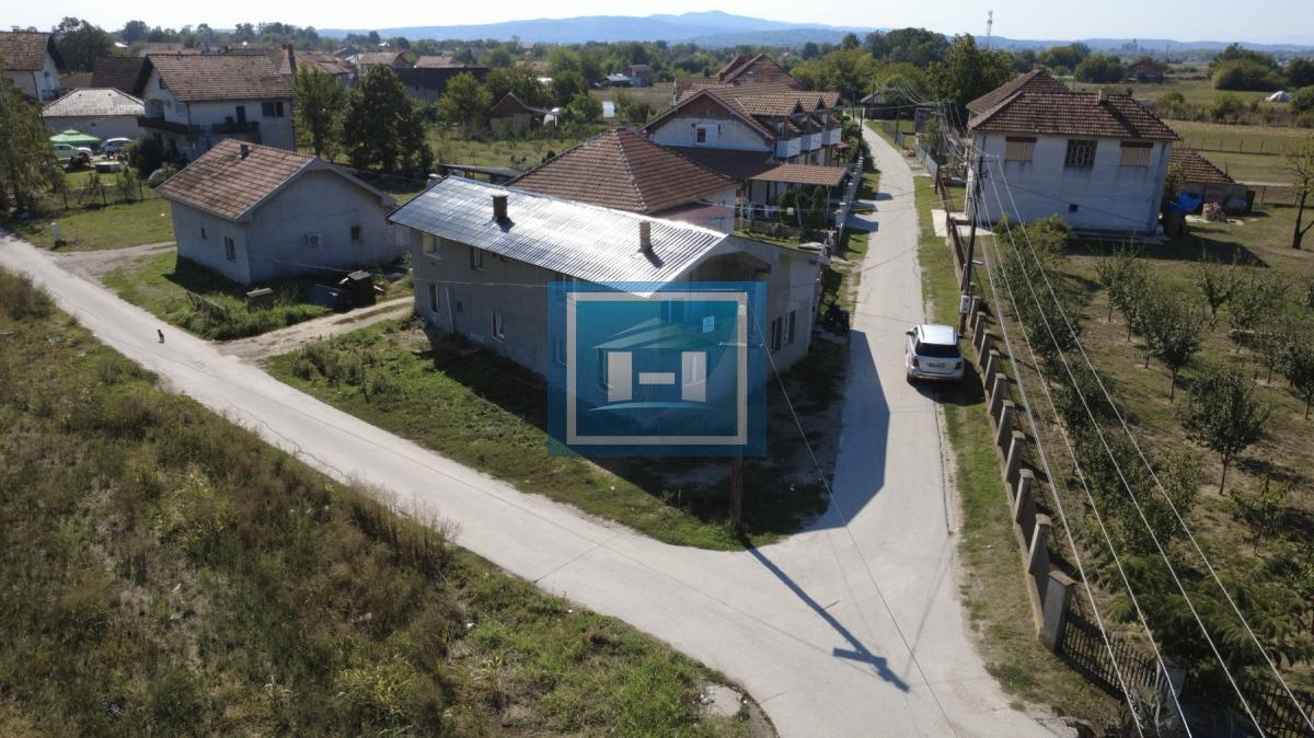 Prostrana porodična kuća ,nameštena, useljiva i sa odličnim potencijalom
