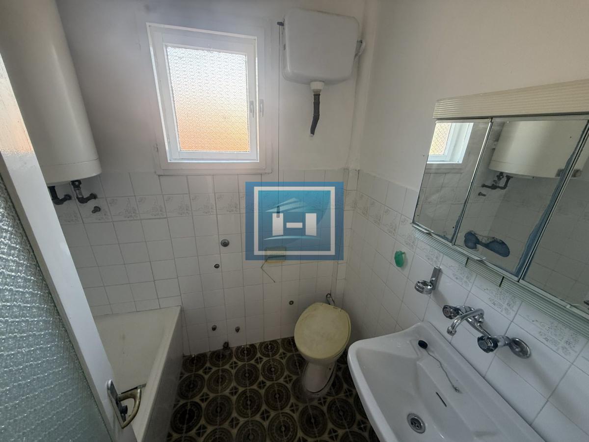 Izdaje se prostrana kuća površine 300 m² sa dvorištem u Ćupriji