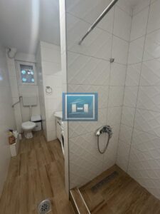 Renoviran dvosoban stan u prizemlju