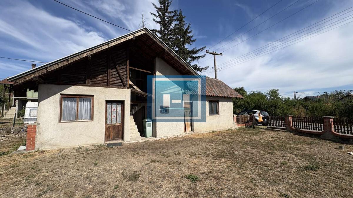 Ozakonjena kuća na 4km od grada-5,61a placa i dva pomoćna objekta