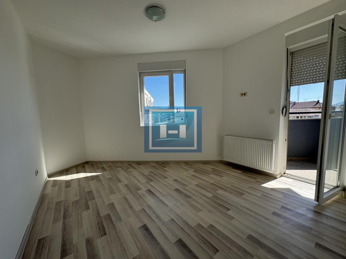 Prostran stan 70 m² sa tri spavaće sobe – Centar Ćuprije