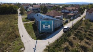 Prostrana porodična kuća ,nameštena, useljiva i sa odličnim potencijalom