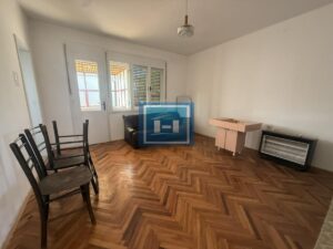 Izdaje se prostrana kuća površine 300 m² sa dvorištem u Ćupriji