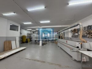 IZDAJE SE HALA SA KANCELARIJAMA STANOM I DIREKTORSKOM KANCELARIJOM U INDUSTRIJSKOJ ZONI