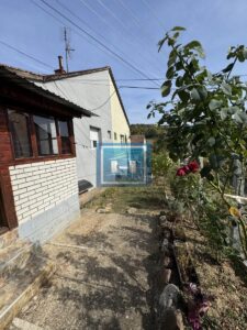 RENOVIRAN I SPREMAN ZA USELJENJE – VAŠ KUTAK U RESAVICI!