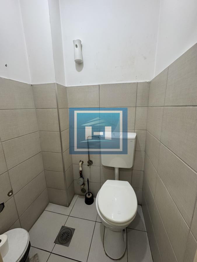 Razrađen lokal 42m2 sa baštom od 23m2