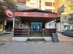 Razrađen lokal 42m2 sa baštom od 23m2