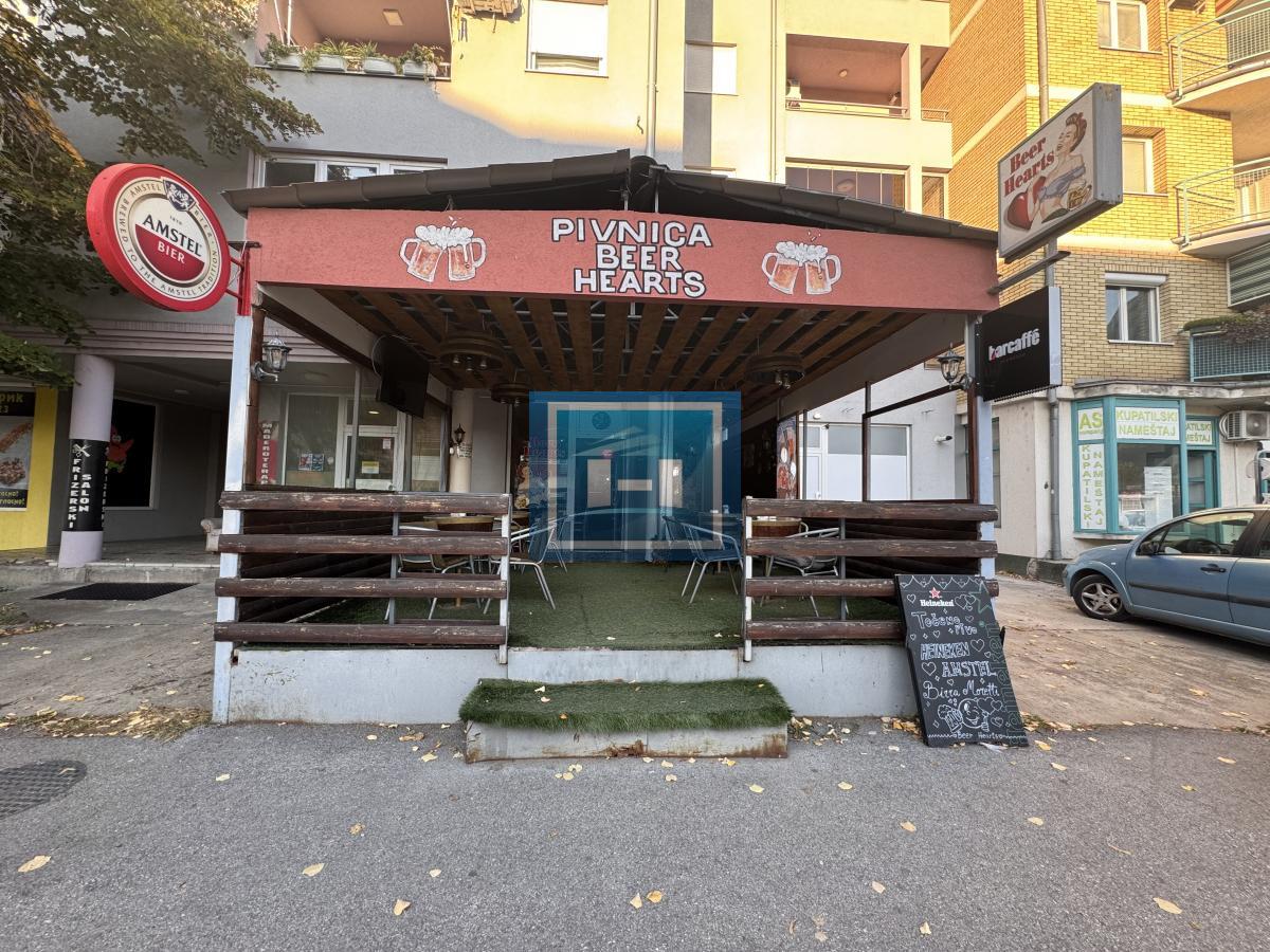 Razrađen lokal 42m2 sa baštom od 23m2