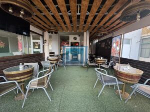 Razrađen lokal 42m2 sa baštom od 23m2