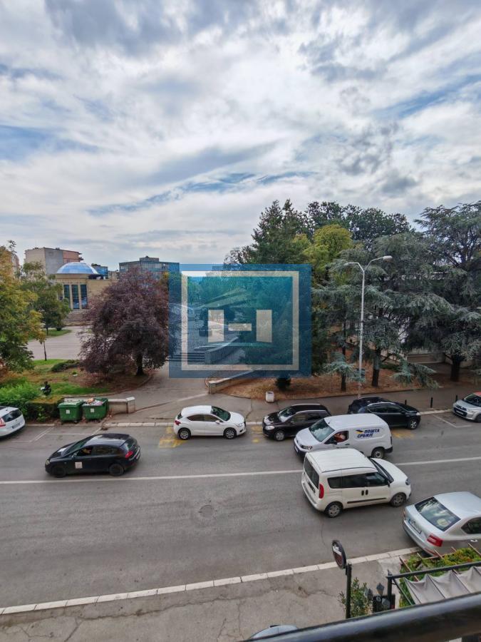 PRELEP, POTPUNO RENOVIRAN STAN U SAMOM CENTRU GRADA – POGLED NA TRG!