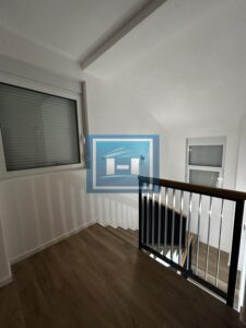 Izdajemo potpuno renoviran stan u kući, sa odvojenom spavaćom sobom – Gložđak, Paraćin