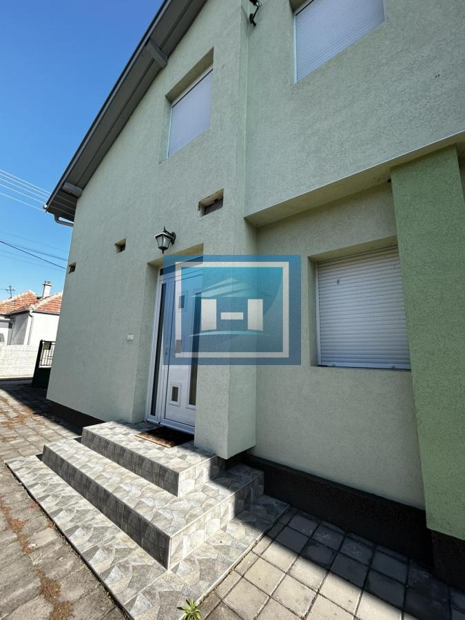 Izdajemo potpuno renoviran stan u kući, sa odvojenom spavaćom sobom – Gložđak, Paraćin