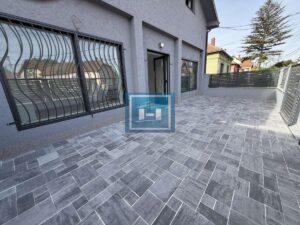 IZDAVANJE LOKALA 56 m² SA DVORIŠTEM OD 46 m² – KOMPLETNO RENOVIRAN