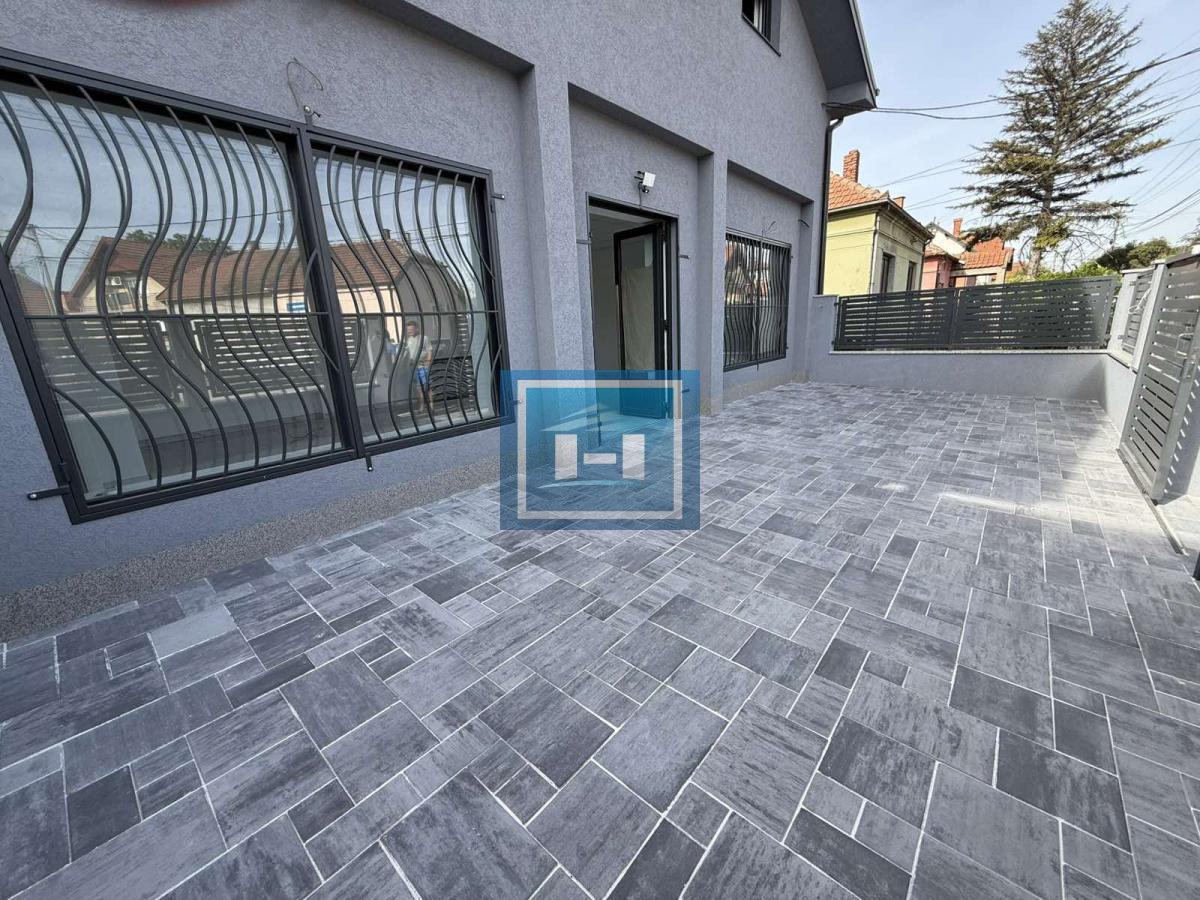 IZDAVANJE LOKALA 56 m² SA DVORIŠTEM OD 46 m² – KOMPLETNO RENOVIRAN