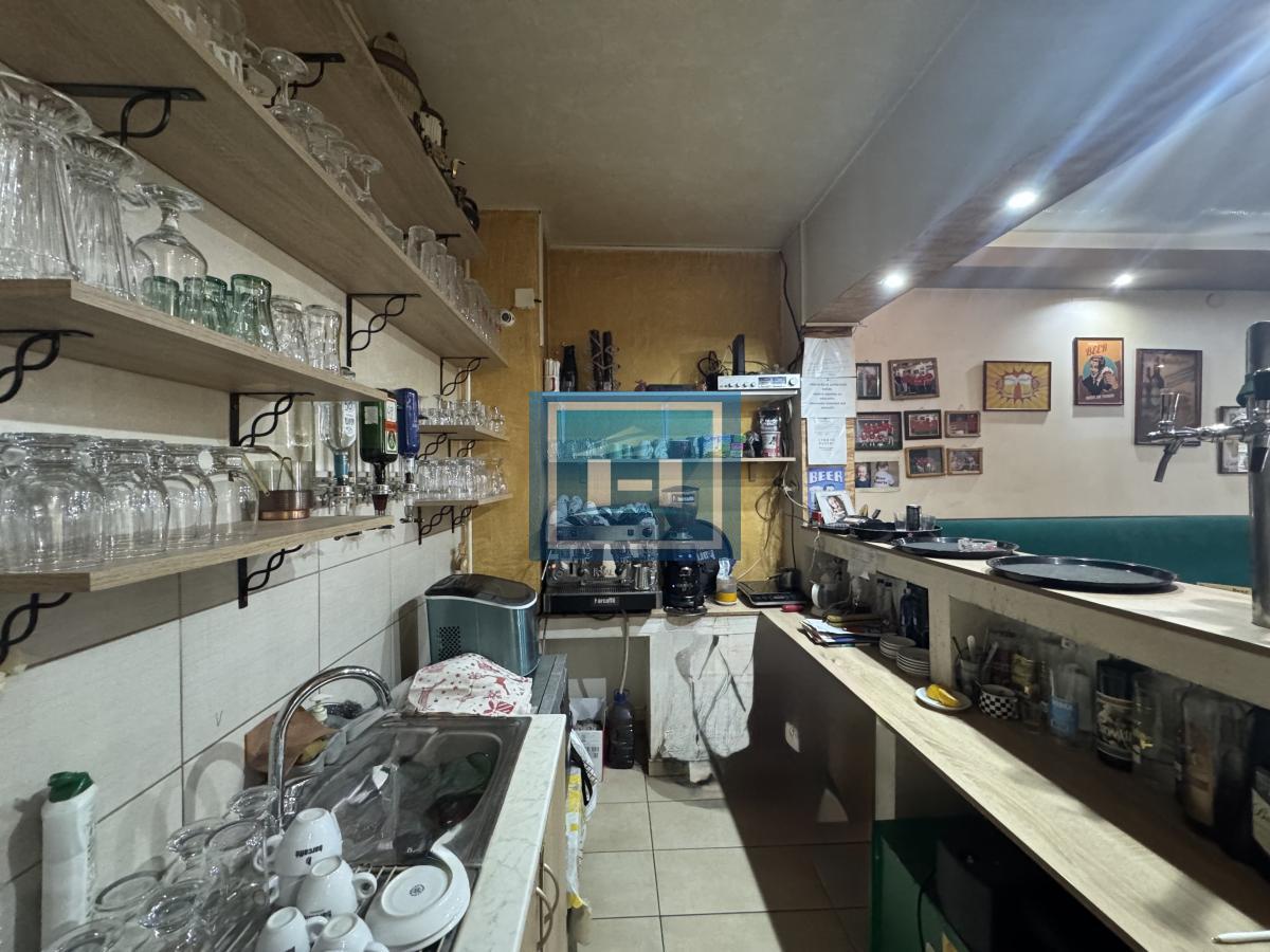 Razrađen lokal 42m2 sa baštom od 23m2