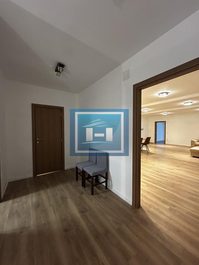 Izdajemo potpuno renoviran stan u kući, sa odvojenom spavaćom sobom – Gložđak, Paraćin