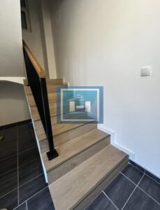 Izdajemo potpuno renoviran stan u kući, sa odvojenom spavaćom sobom – Gložđak, Paraćin