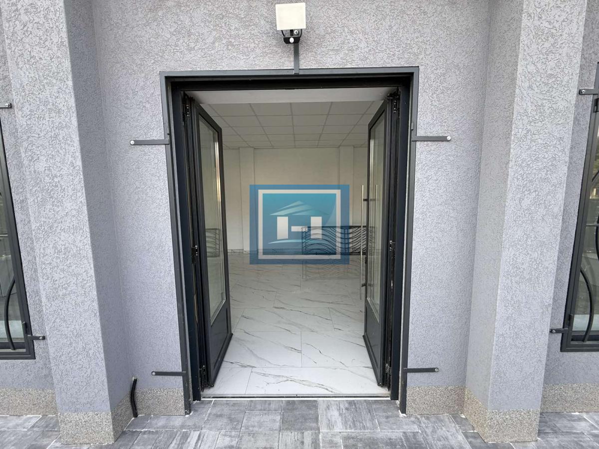 IZDAVANJE LOKALA 56 m² SA DVORIŠTEM OD 46 m² – KOMPLETNO RENOVIRAN