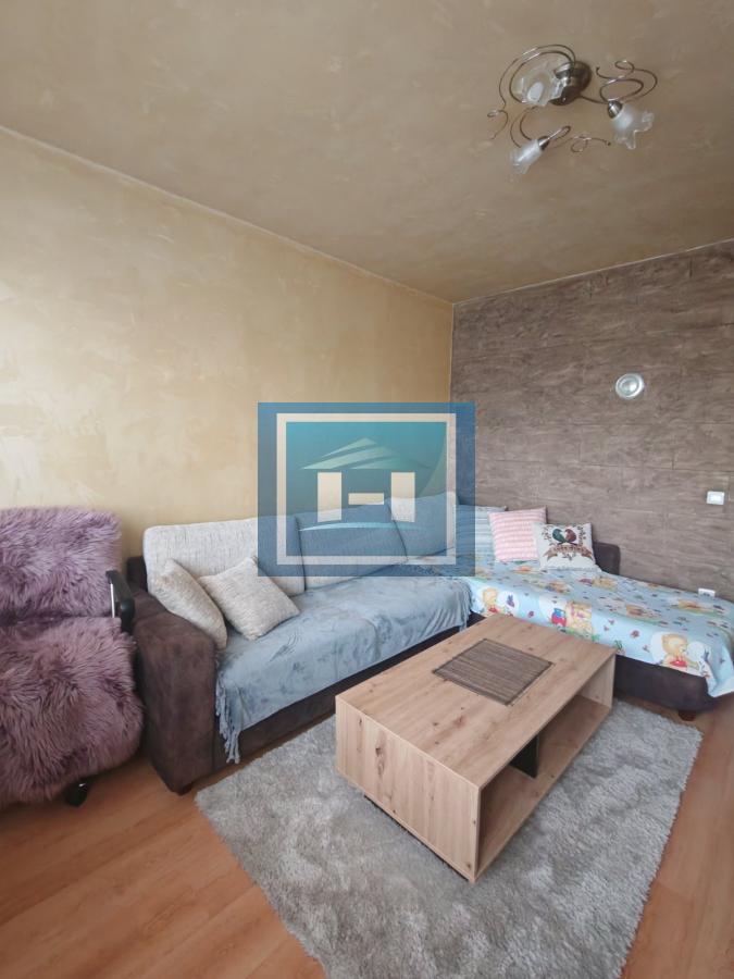 PRELEP, POTPUNO RENOVIRAN STAN U SAMOM CENTRU GRADA – POGLED NA TRG!