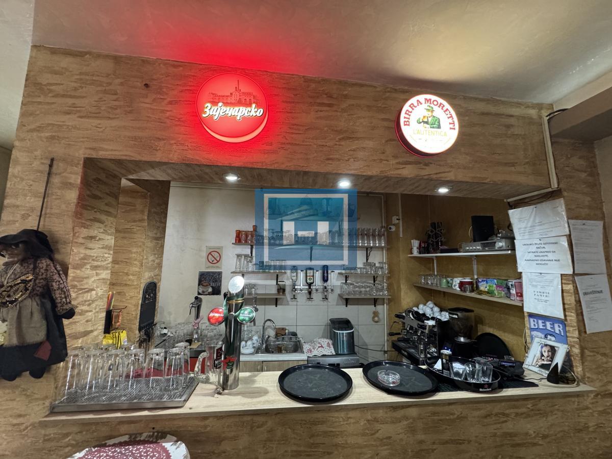 Razrađen lokal 42m2 sa baštom od 23m2